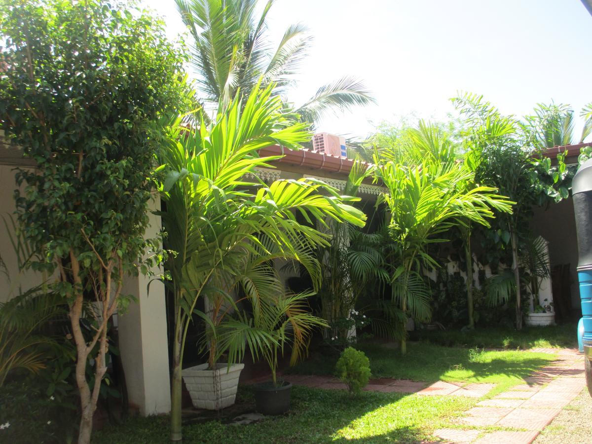 Uppuveli Beach House Trincomalee Exterior foto