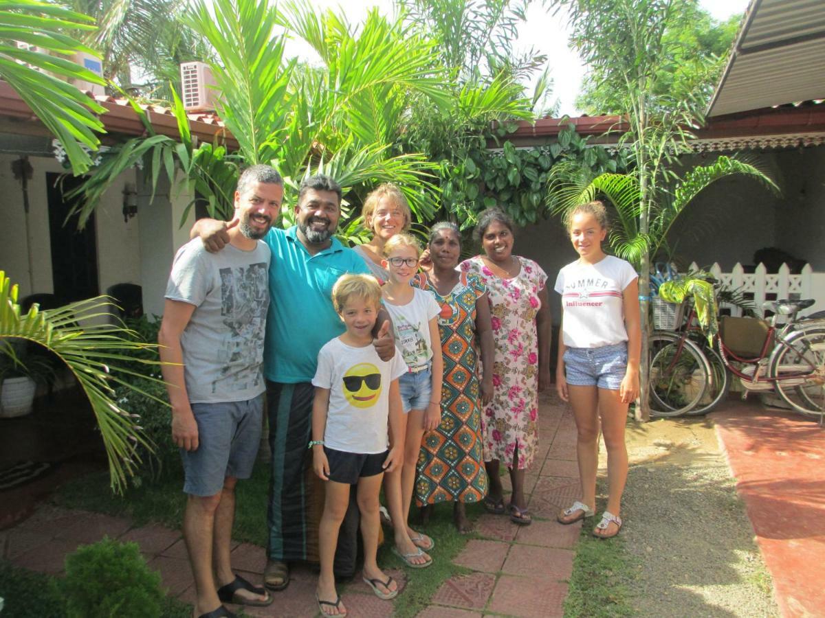 Uppuveli Beach House Trincomalee Exterior foto