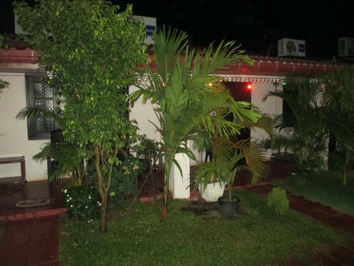 Uppuveli Beach House Trincomalee Exterior foto